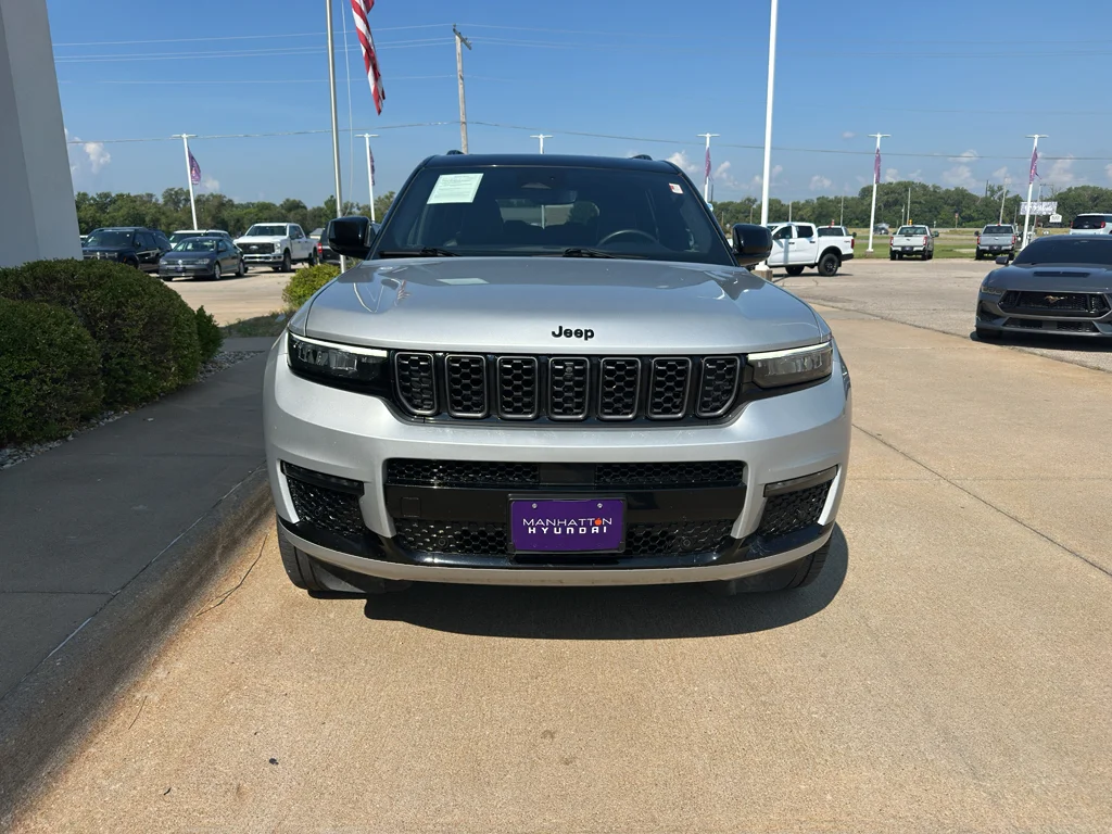 Used 2023 Black Clearcoat Jeep Summit Reserve image 40