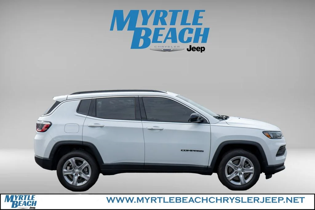 Certified Used 2023 Bright White Clearcoat Jeep Latitude image 7
