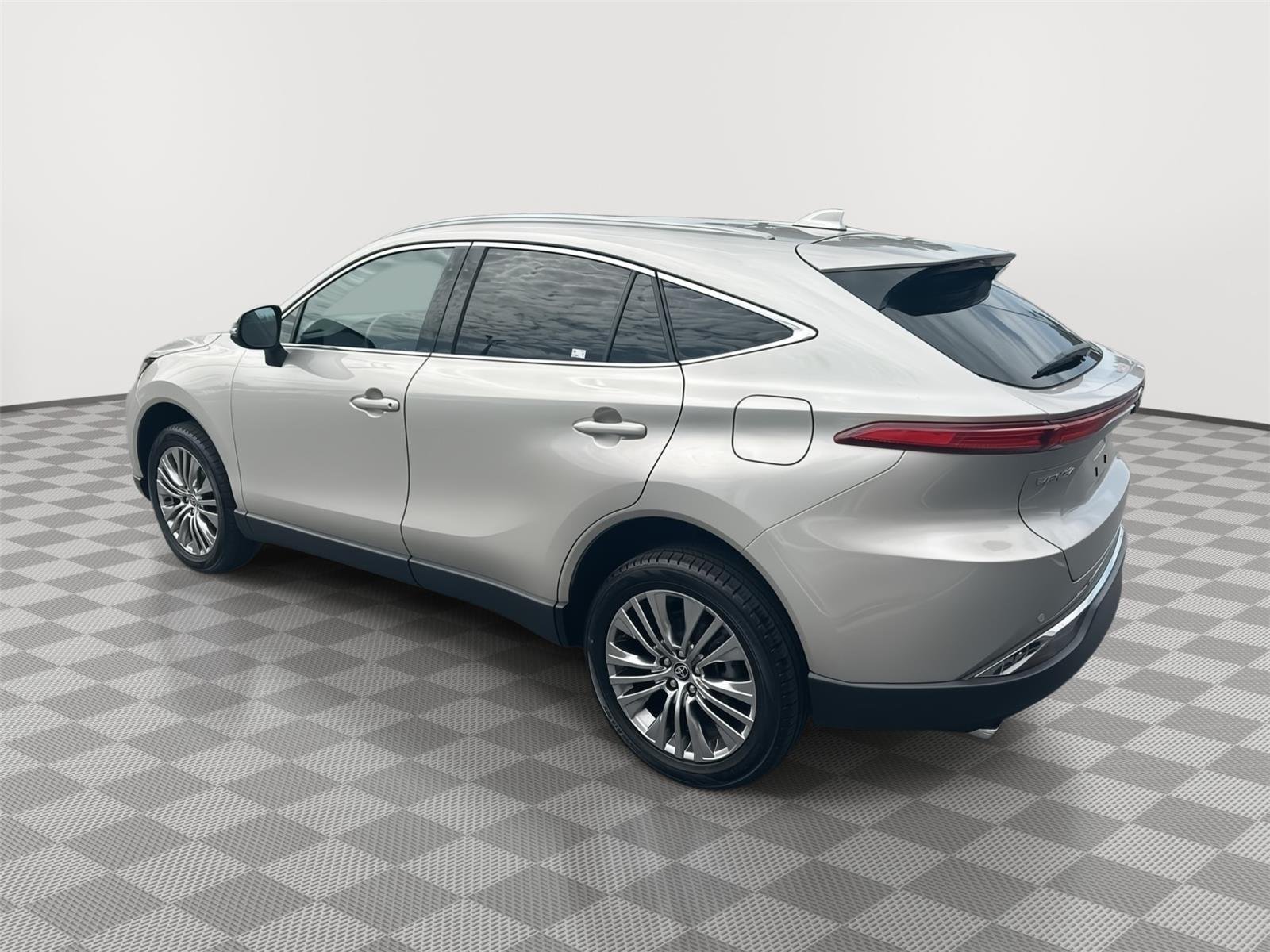 Used 2023 Titanium Glow Toyota XLE image 7