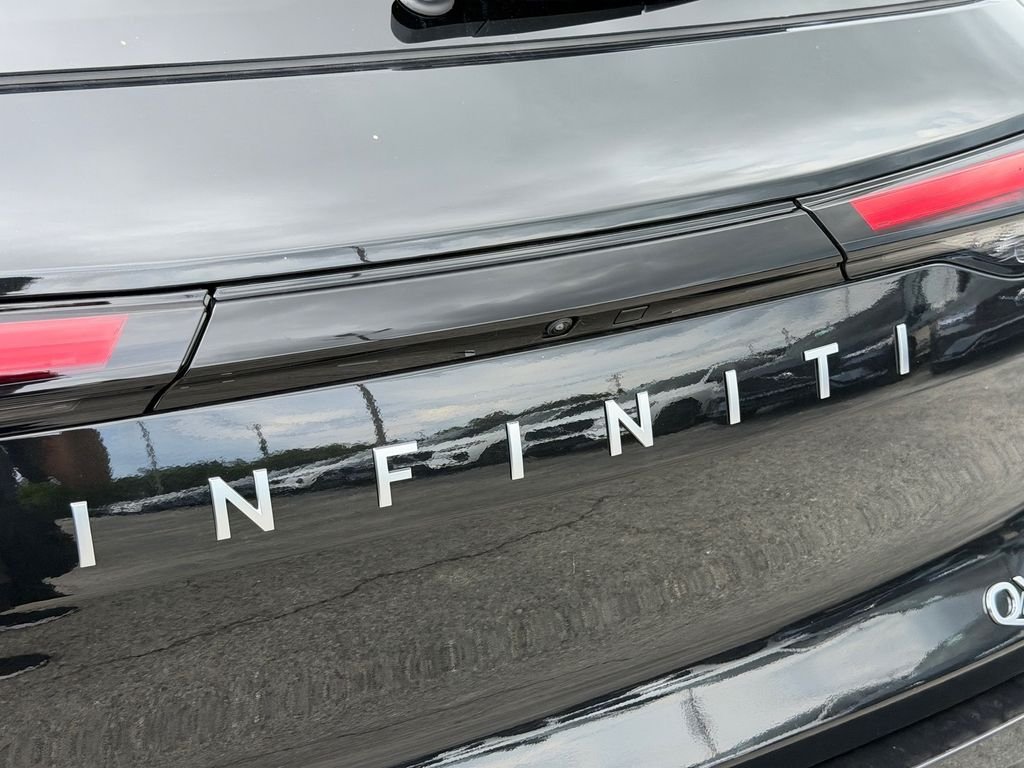 New 2027 MINERAL BLACK INFINITI Luxe FWD image 11
