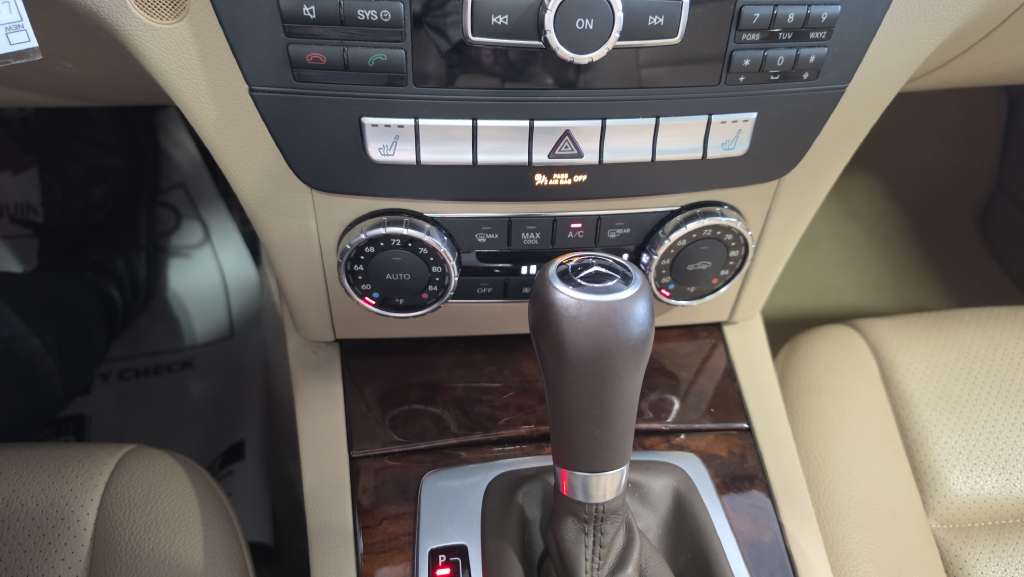 Used 2012  Mercedes-Benz C 300 image 27