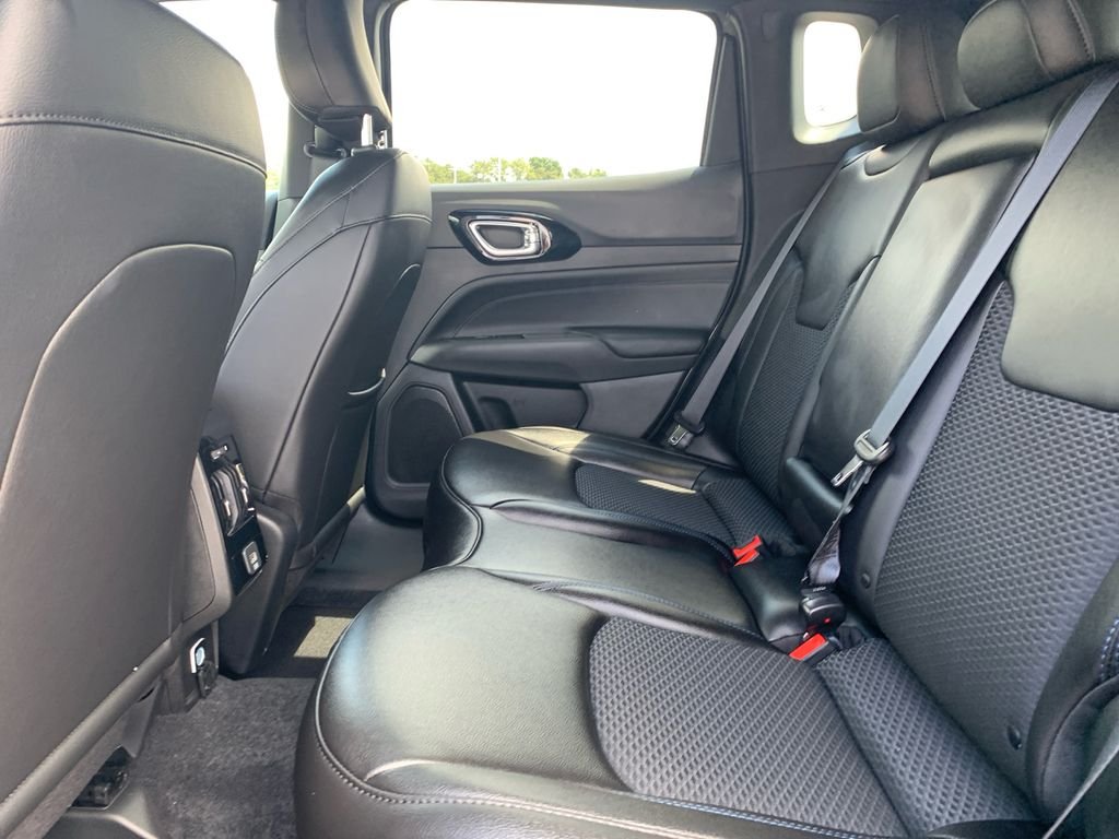 New 2026 Sting-Gray Clear-Coat Exterior Paint Jeep Latitude image 23