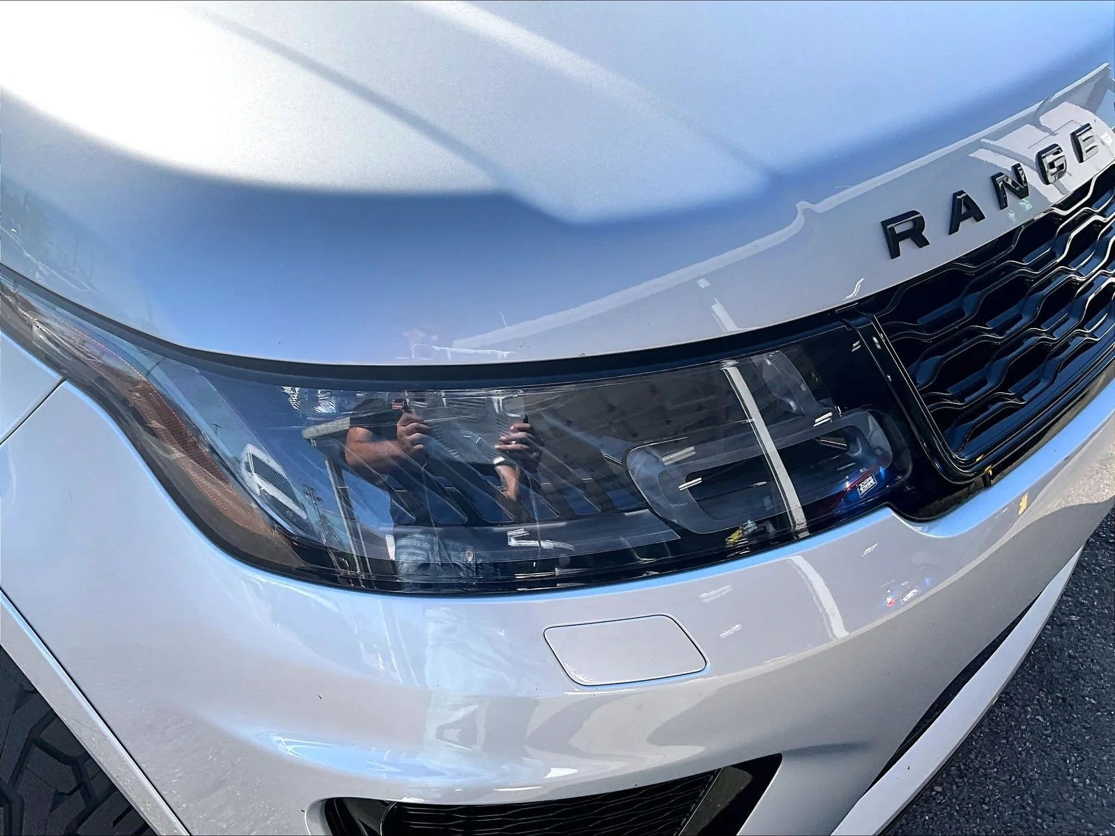 Used 2022 Silver/Gray Land Rover SVR image 28