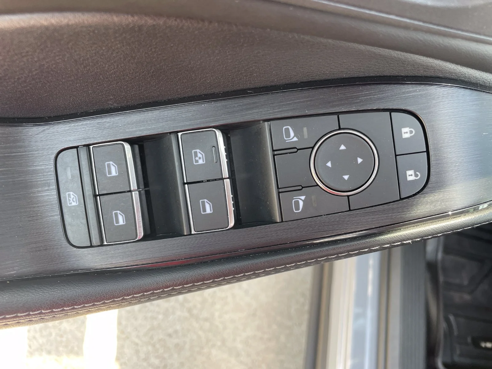 Used 2025 Gray Nissan SL image 22