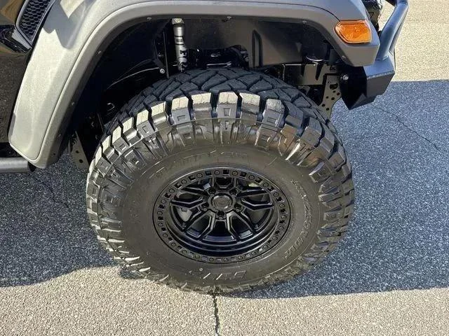 New 2026 Black Clear-Coat Exterior Paint Jeep Rubicon image 14