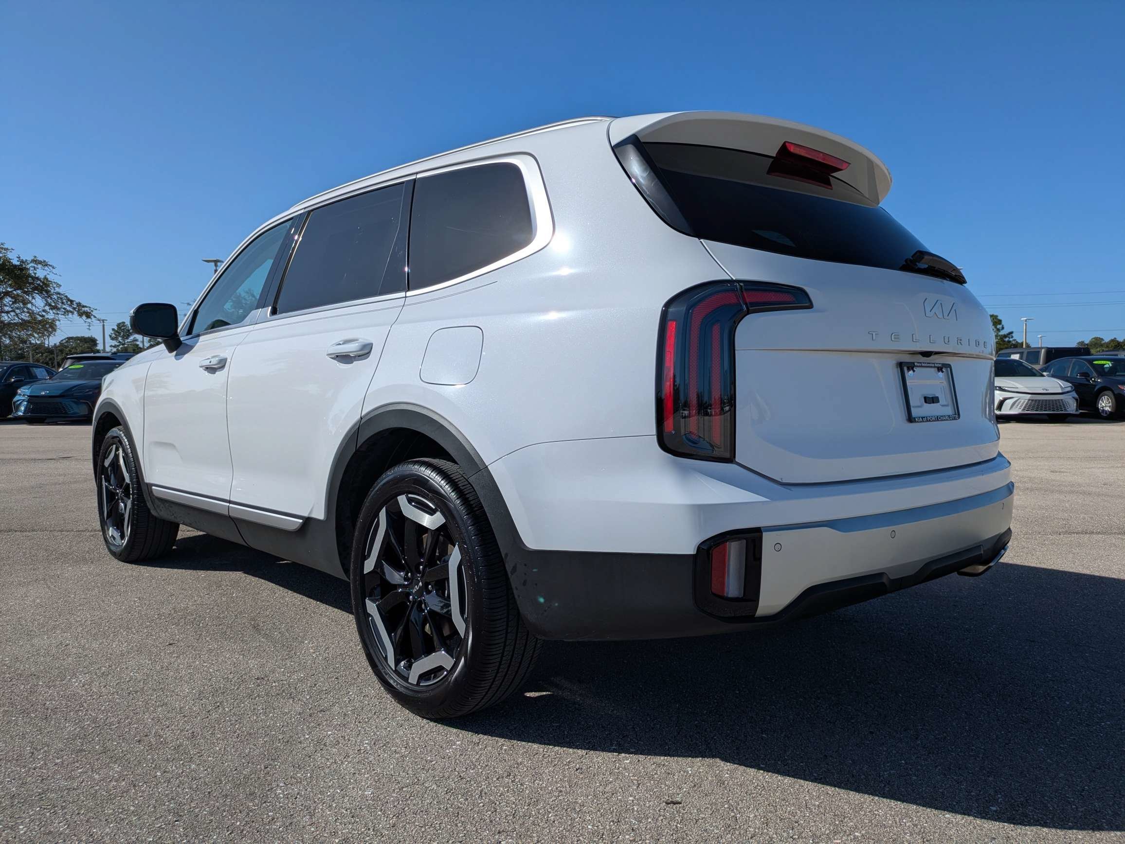 Certified Used 2024 Glacial White Pearl Kia EX image 6