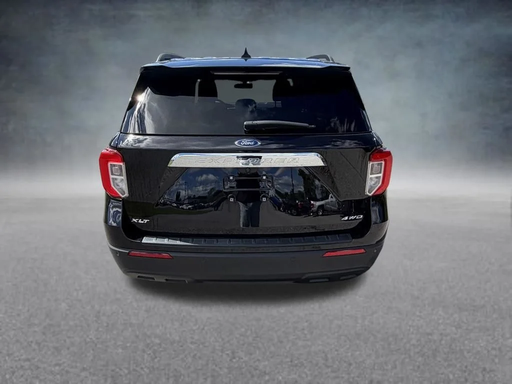 Used 2023 Black Ford XLT image 4