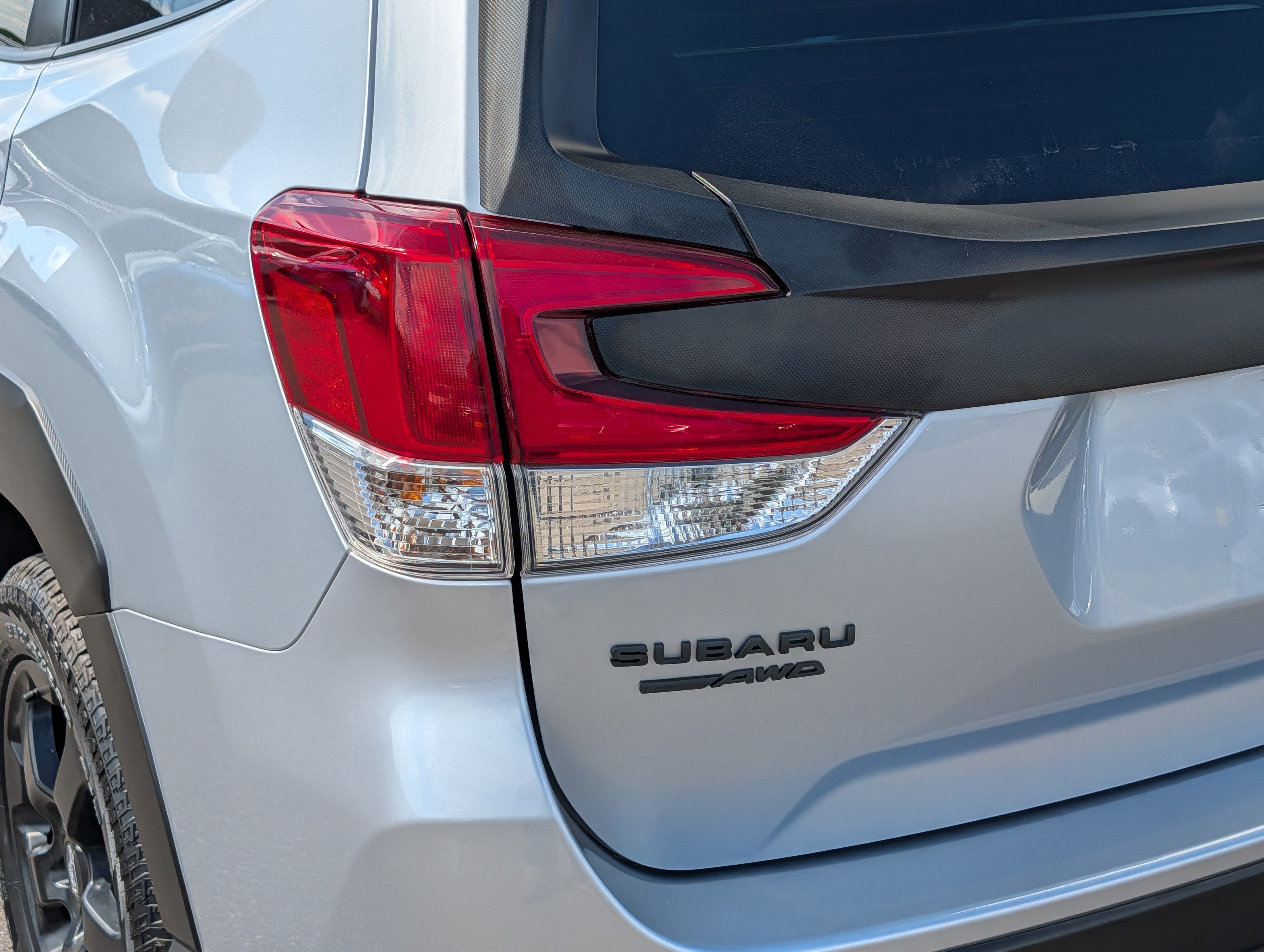 Used 2023 Ice Silver Metallic Subaru Wilderness image 17