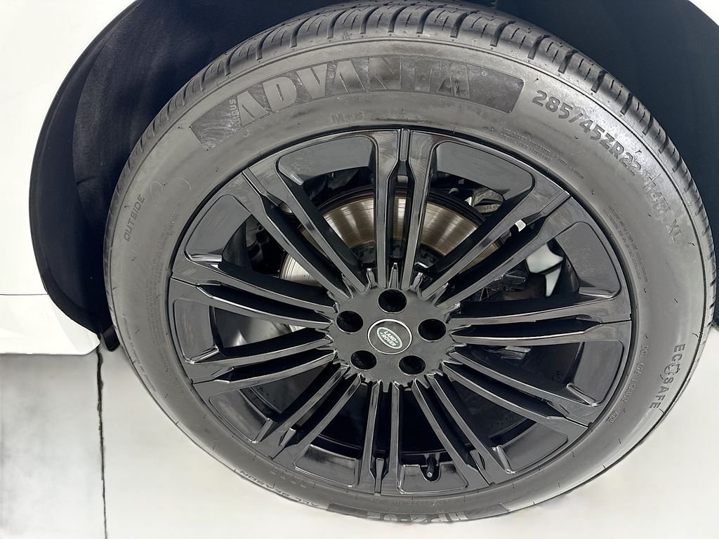 Used 2024 Fuji White Land Rover Dynamic SE image 30