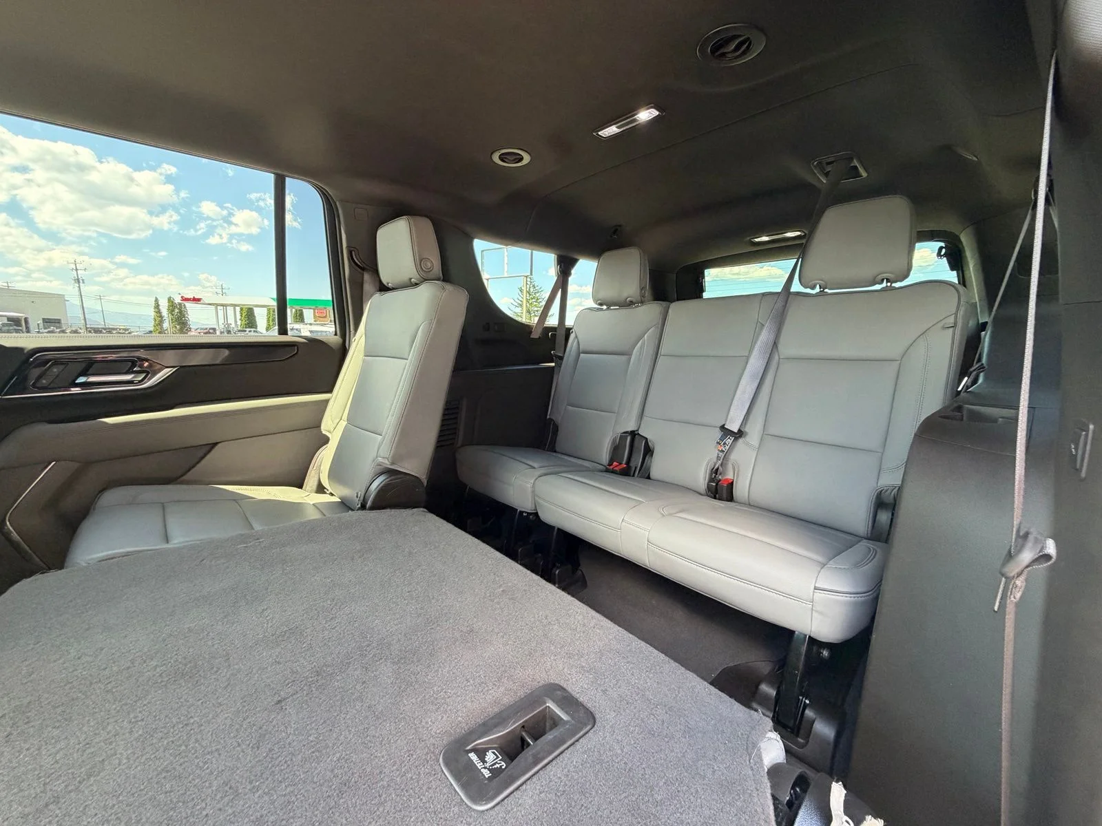 Used 2025 White GMC Elevation image 29