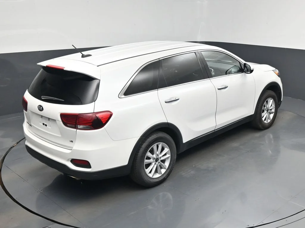 Used 2020 White Kia LX image 24