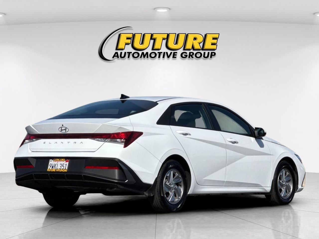 New 2026 White Hyundai SE image 3