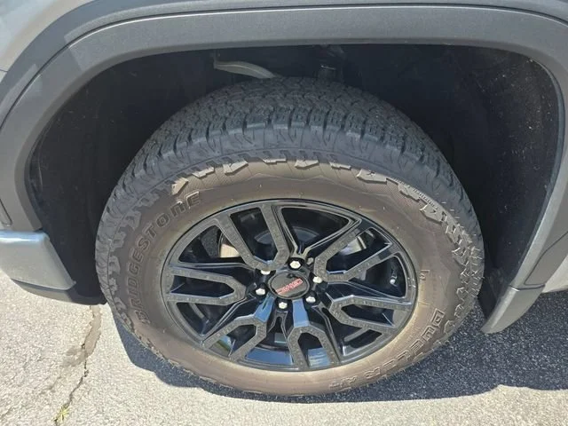 Used 2025 Sterling Metallic GMC Elevation image 22
