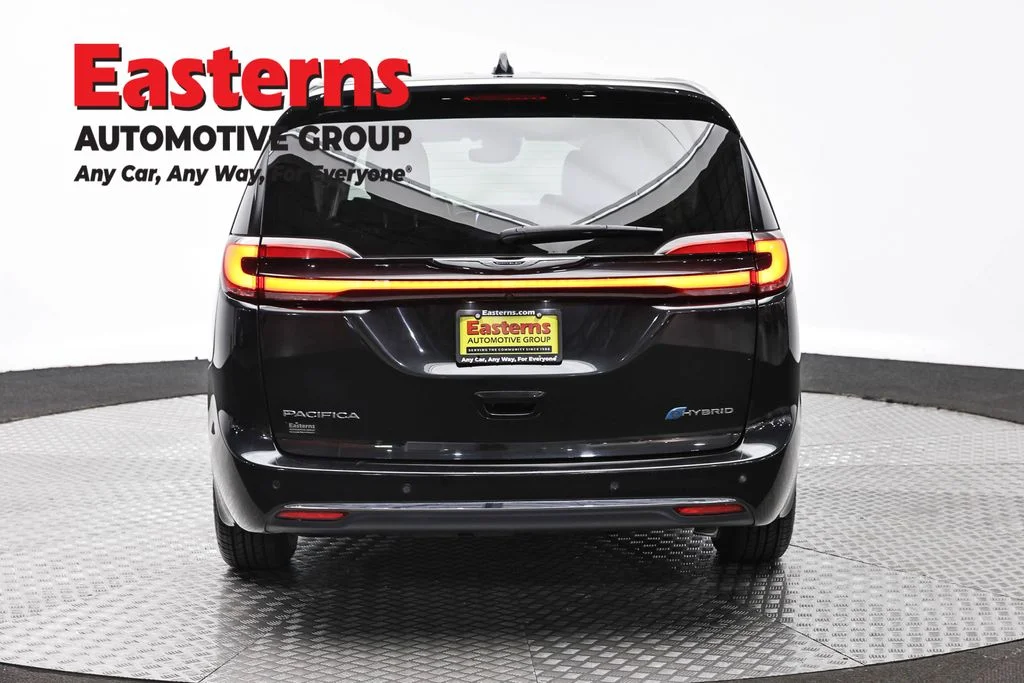 Used 2023 Black Chrysler Limited image 6