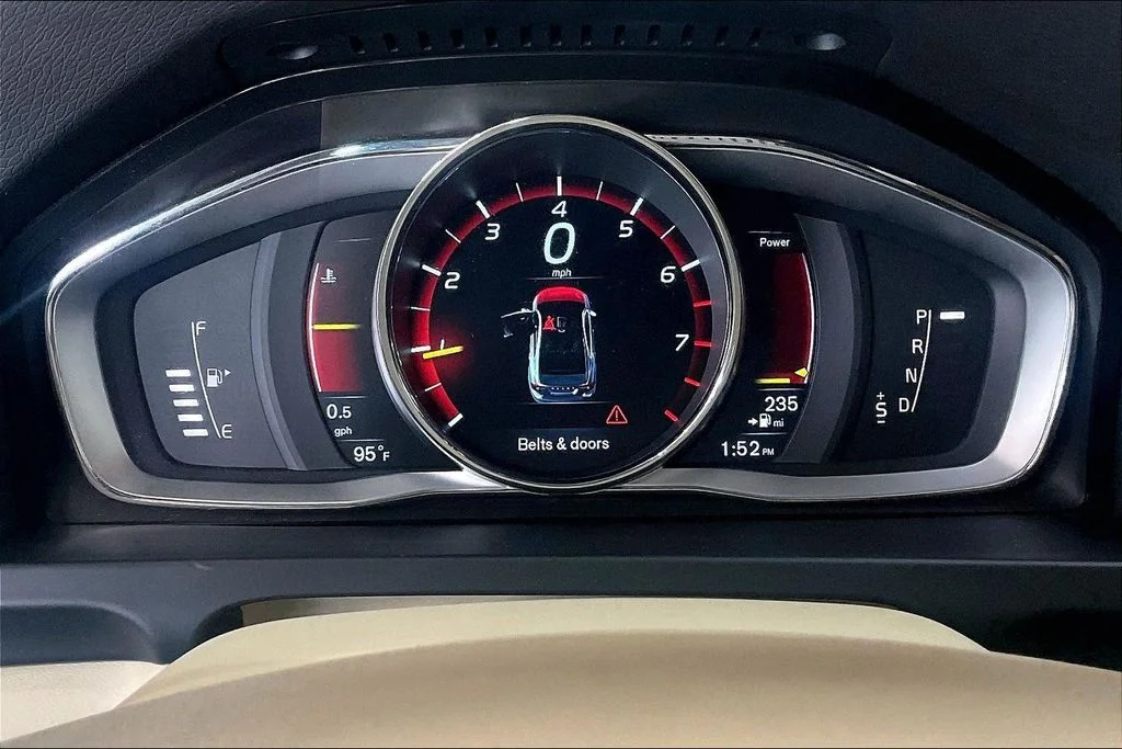Used 2015 Blue Volvo T5 Premier image 20