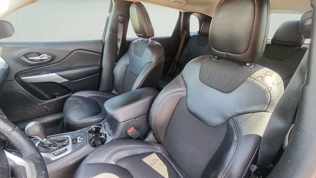 Used 2018 Blue Jeep Latitude Plus image 11