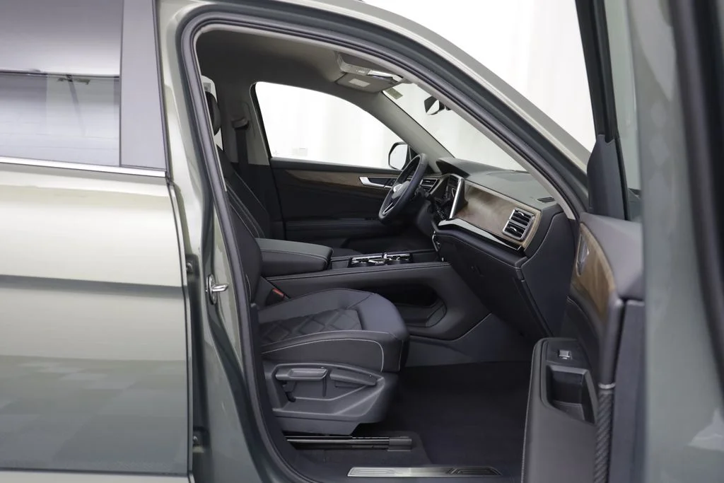 New 2026 Green Volkswagen 2.0T SE w/Technology image 19