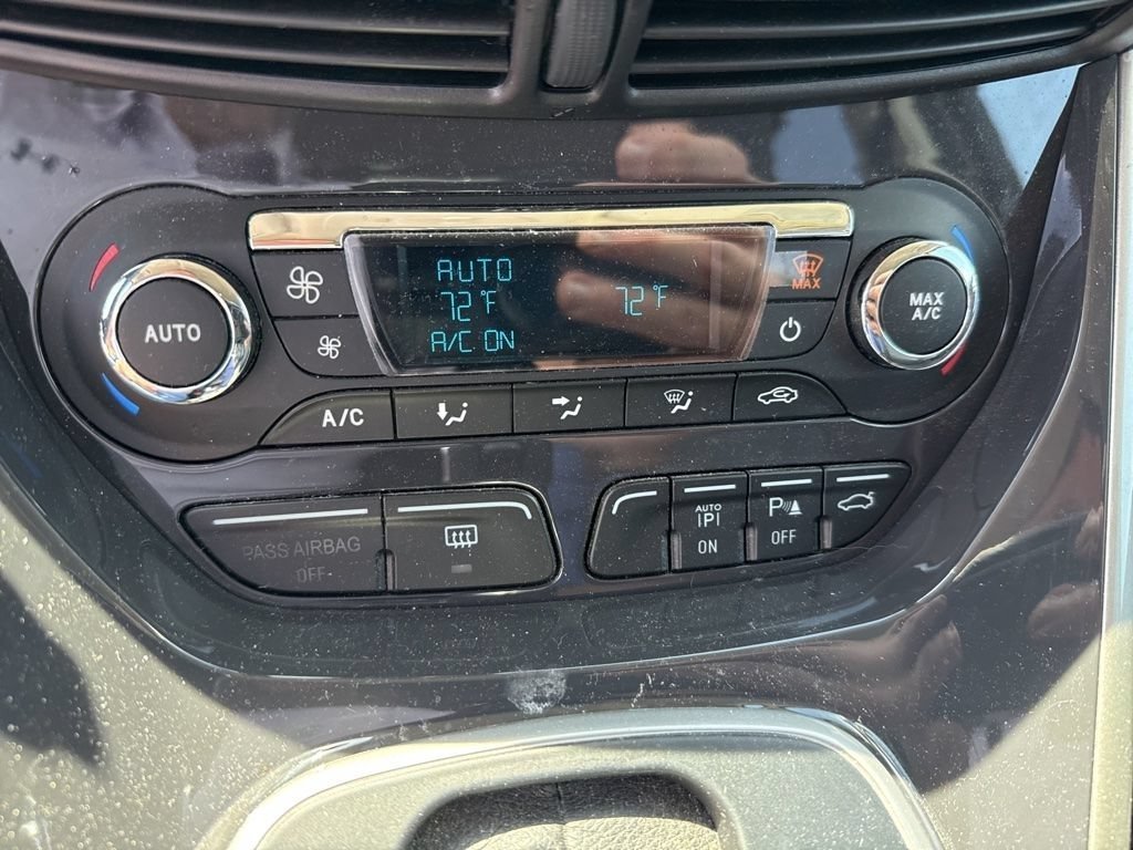 Used 2013 White Platinum Ford SEL image 34