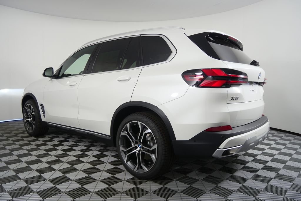 Used 2026 Mineral White Metallic BMW xDrive40i image 5