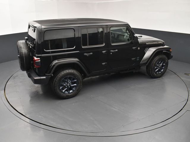 New 2026 Black Clear-Coat Exterior Paint Jeep 85th Anniversary Edition image 18