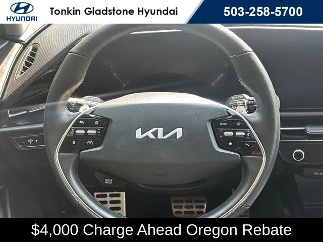 Used 2023 Snow White Pearl Kia Wave image 28