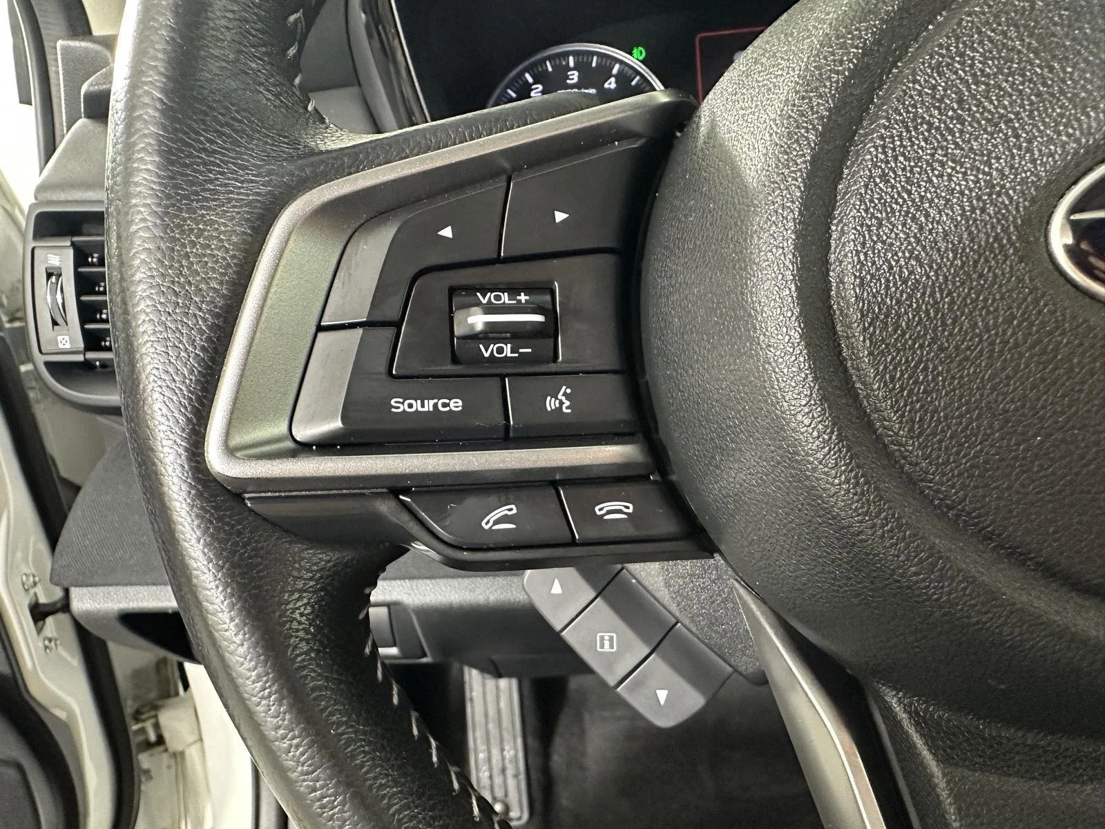 Used 2021  Subaru  image 10