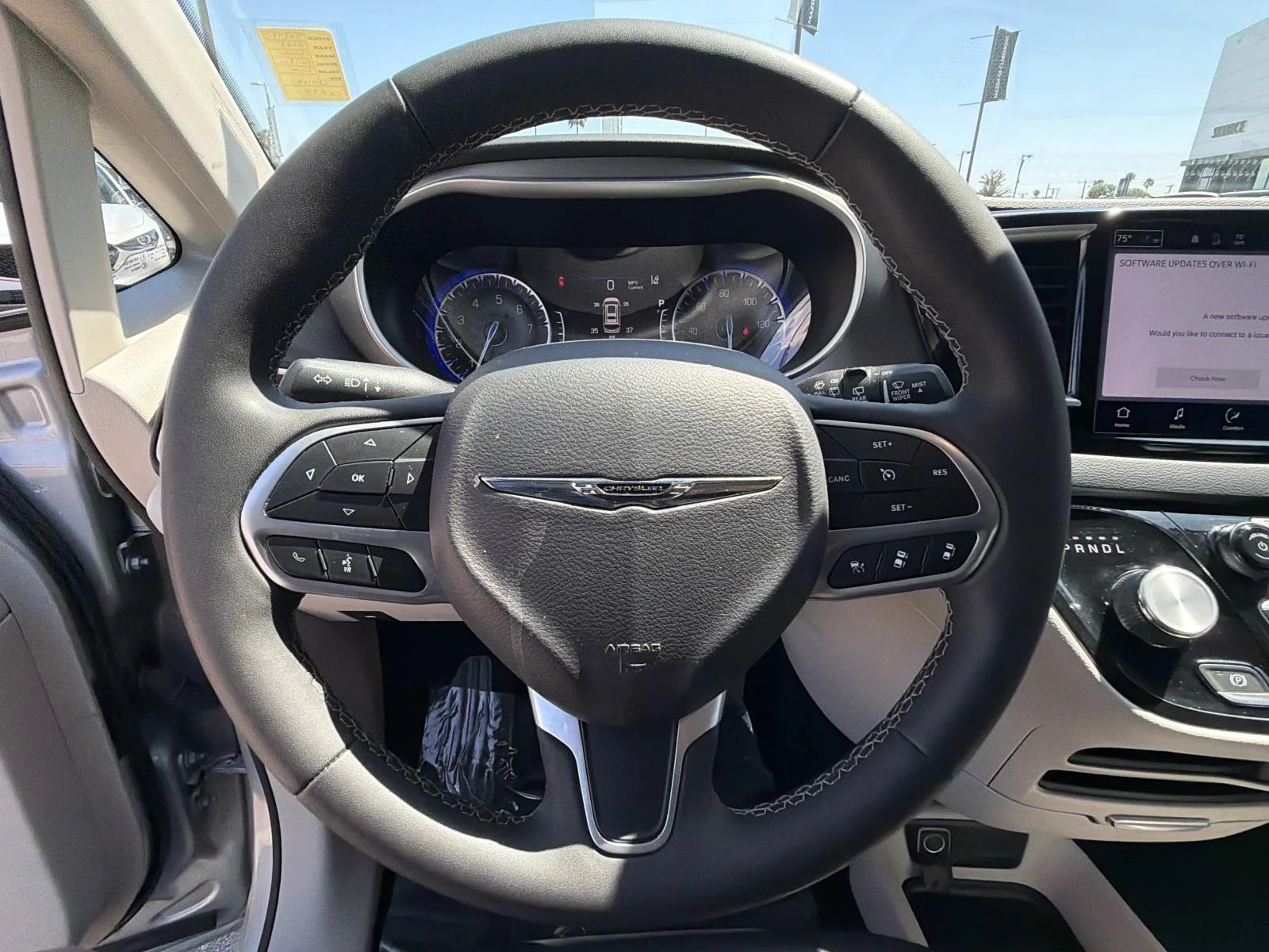 2023 Chrysler Pacifica Touring L - Photo 7