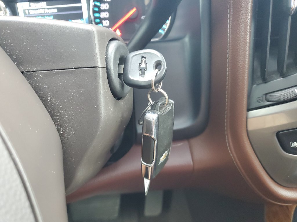 Used 2019 SUMMIT WHITE Chevrolet High Country image 22