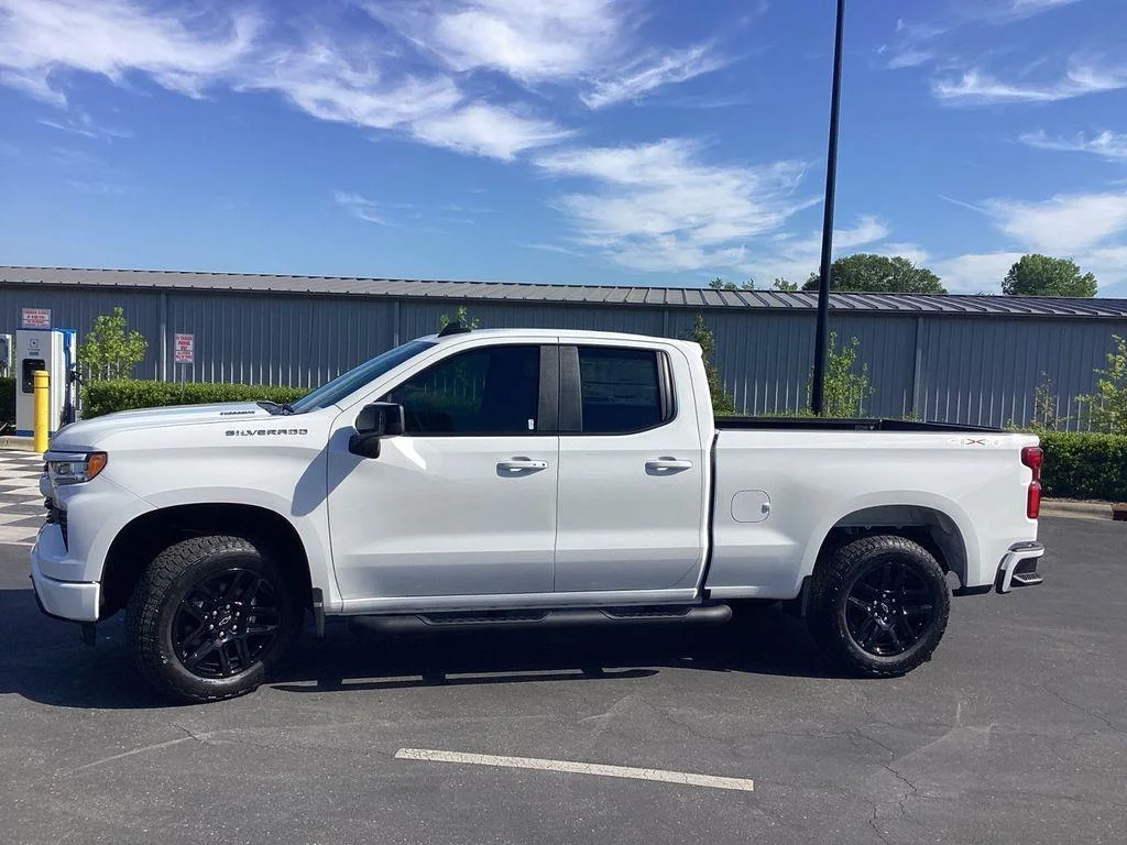 New 2026 Summit White Chevrolet RST image 7