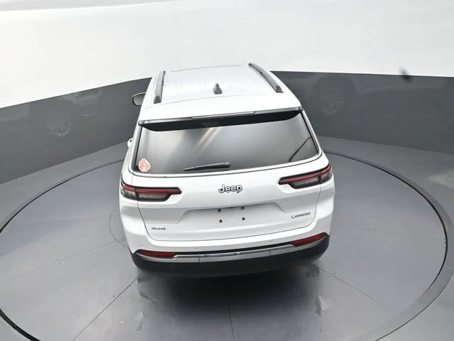 New 2026 Bright White Clear-Coat Exterior Paint Jeep Laredo image 16