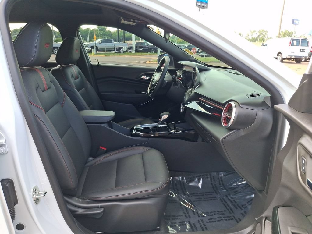 Used 2025 Chevrolet Trax SUV