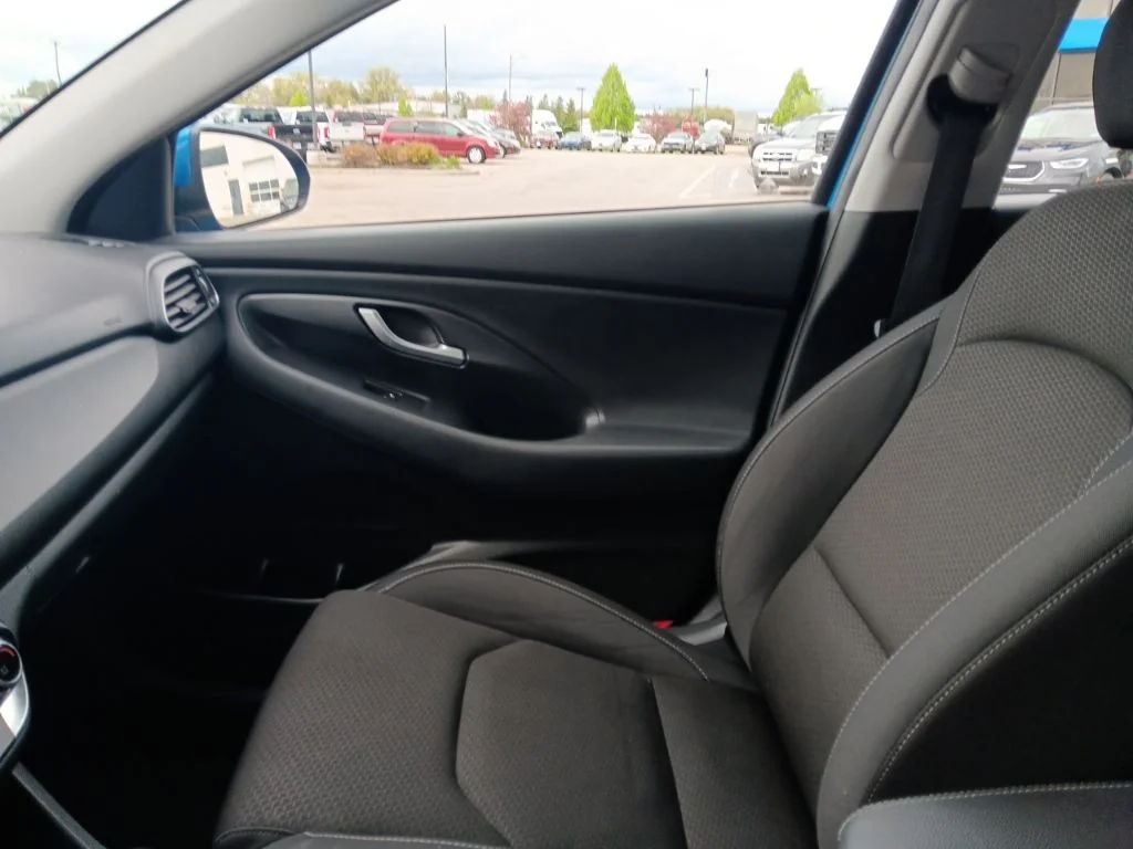 Used 2018 Electric Blue Metallic Hyundai Base image 25