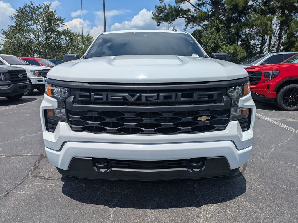 Used 2023 White Chevrolet Custom image 9