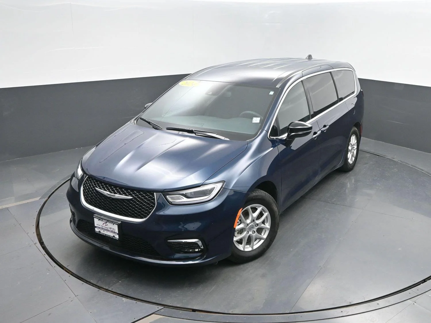 Used 2024 Fathom Blue Pearlcoat Chrysler Touring image 33