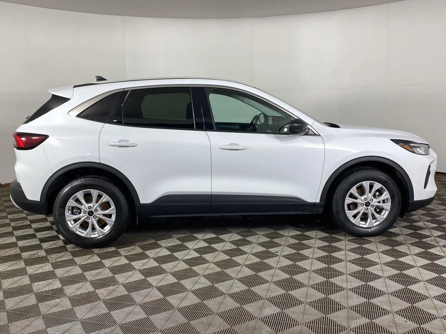 Used 2023 Oxford White Ford Active image 24