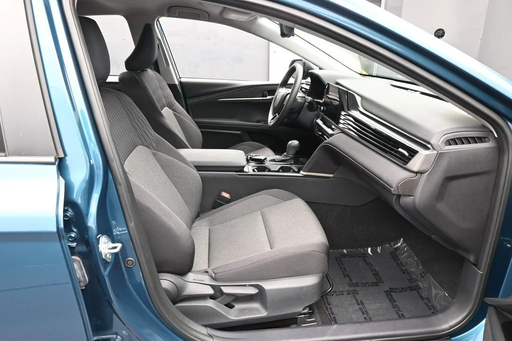 Used 2025 Ocean Toyota LE image 39