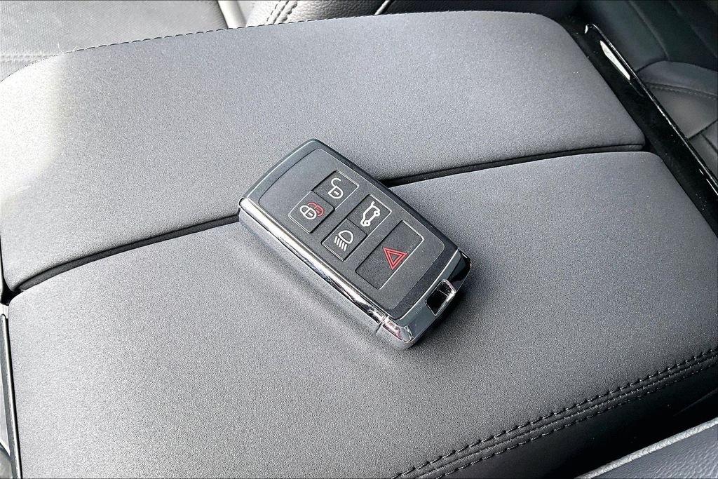 Used 2025 Santorini Black Metallic Land Rover Dynamic image 10