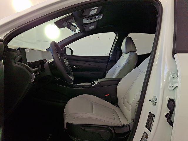 New 2027 White Hyundai SE FWD image 13