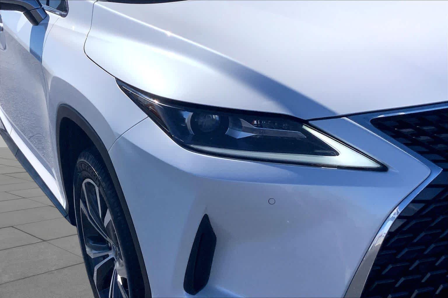 Used 2020 Eminent White Pearl Lexus  image 28