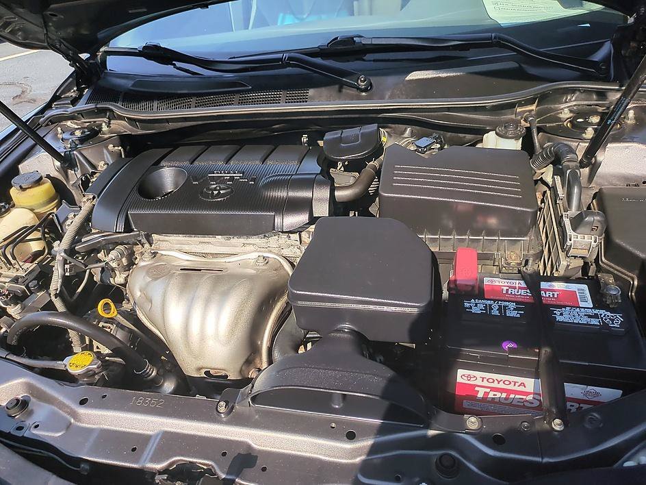 Used 2010 Magnetic Gray Metallic Toyota XLE image 33
