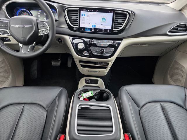 Used 2024 Silver Chrysler Touring L image 23