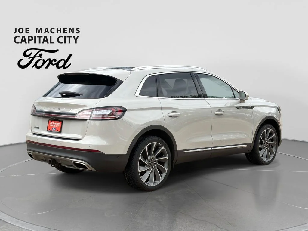 Used 2022 White Lincoln Reserve image 5