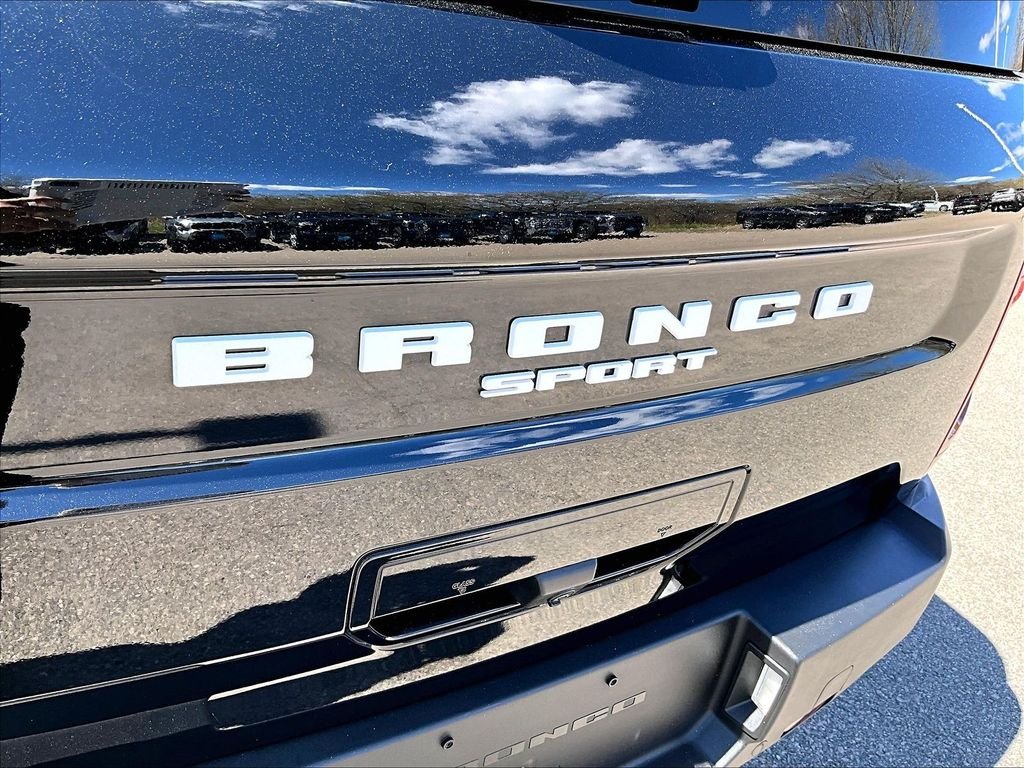 Used 2022 Black Ford Outer Banks image 29