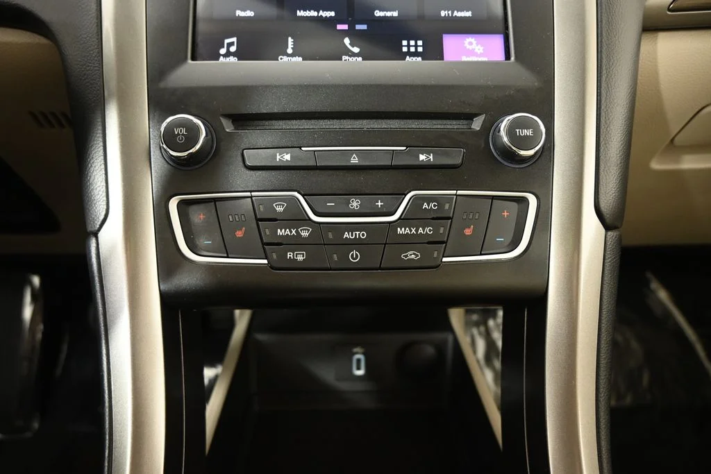 Used 2017 Red Ford SE image 31