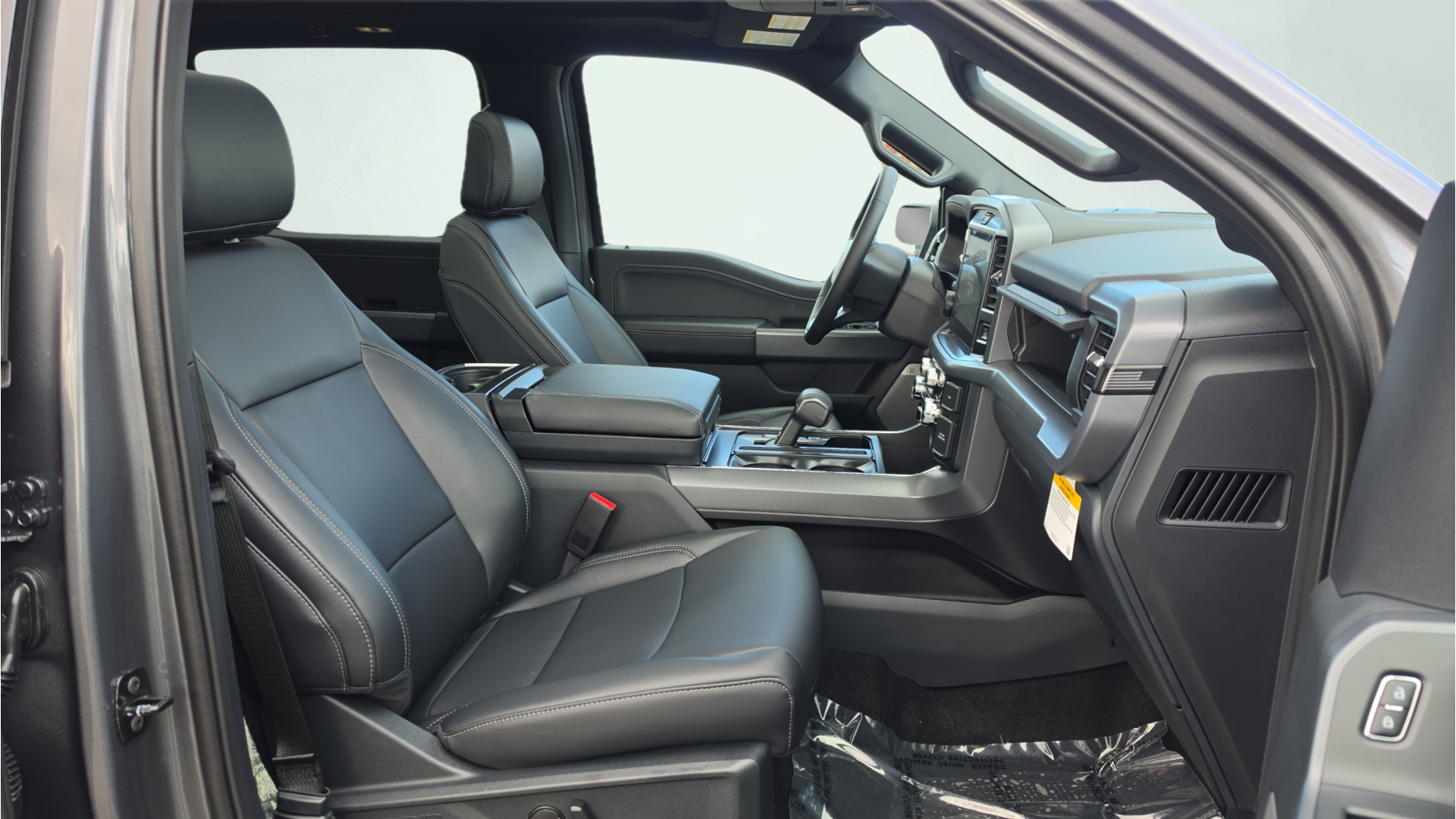 New 2026 Carbonized Gray Metallic Ford XLT image 28