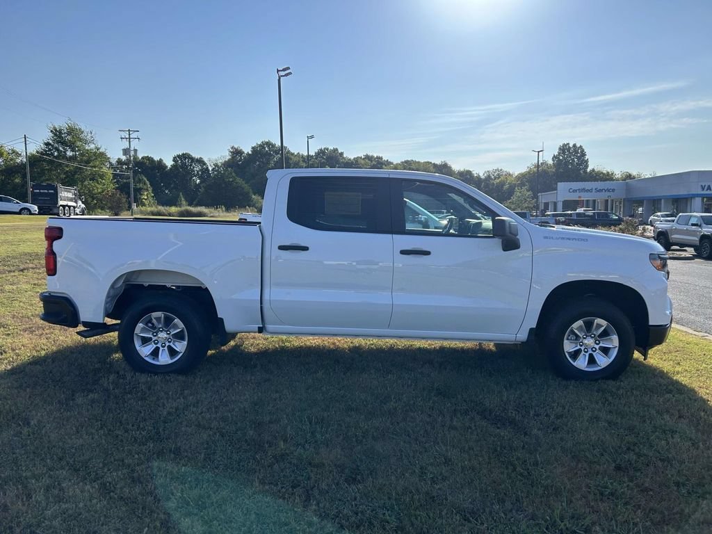 New 2026 Summit White Chevrolet WT image 2