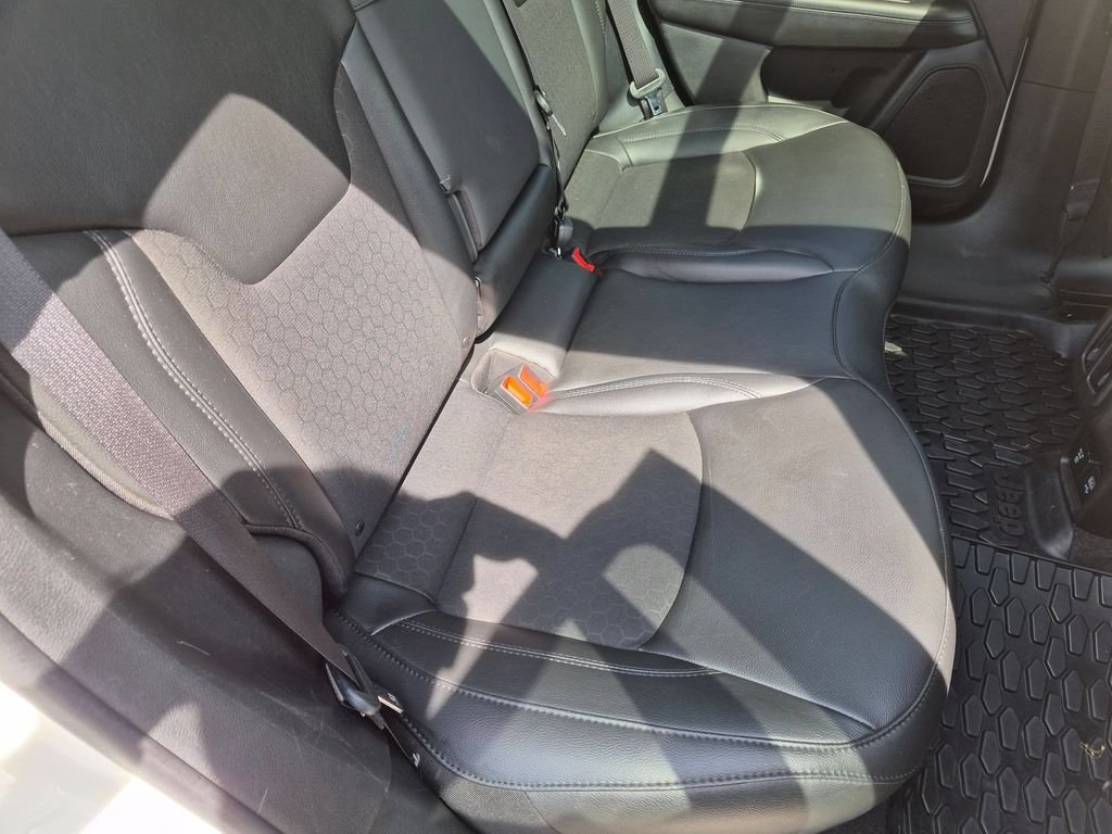 Used 2020 White Jeep Latitude image 25