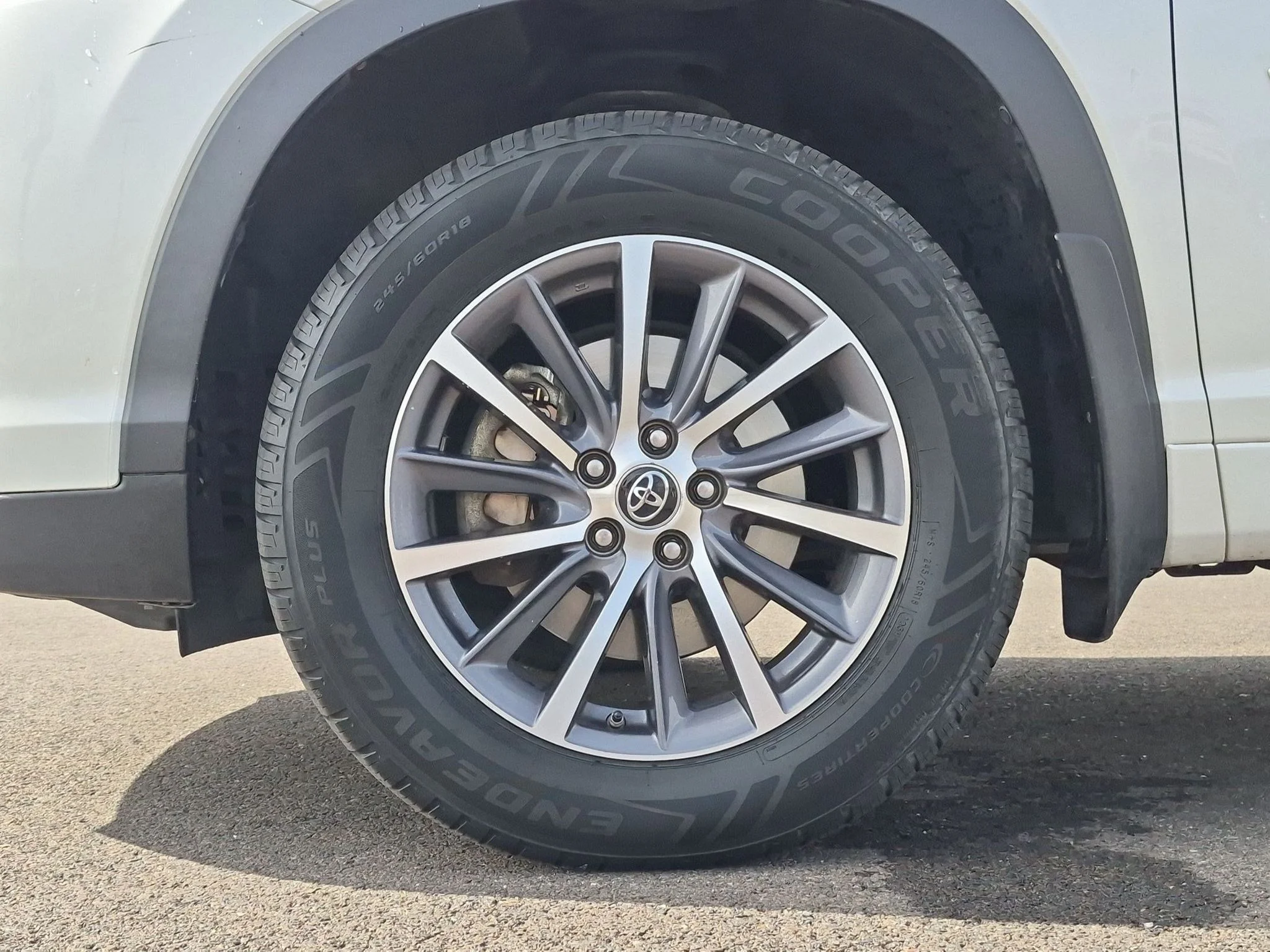 Used 2018 Blizzard Pearl Toyota XLE image 26