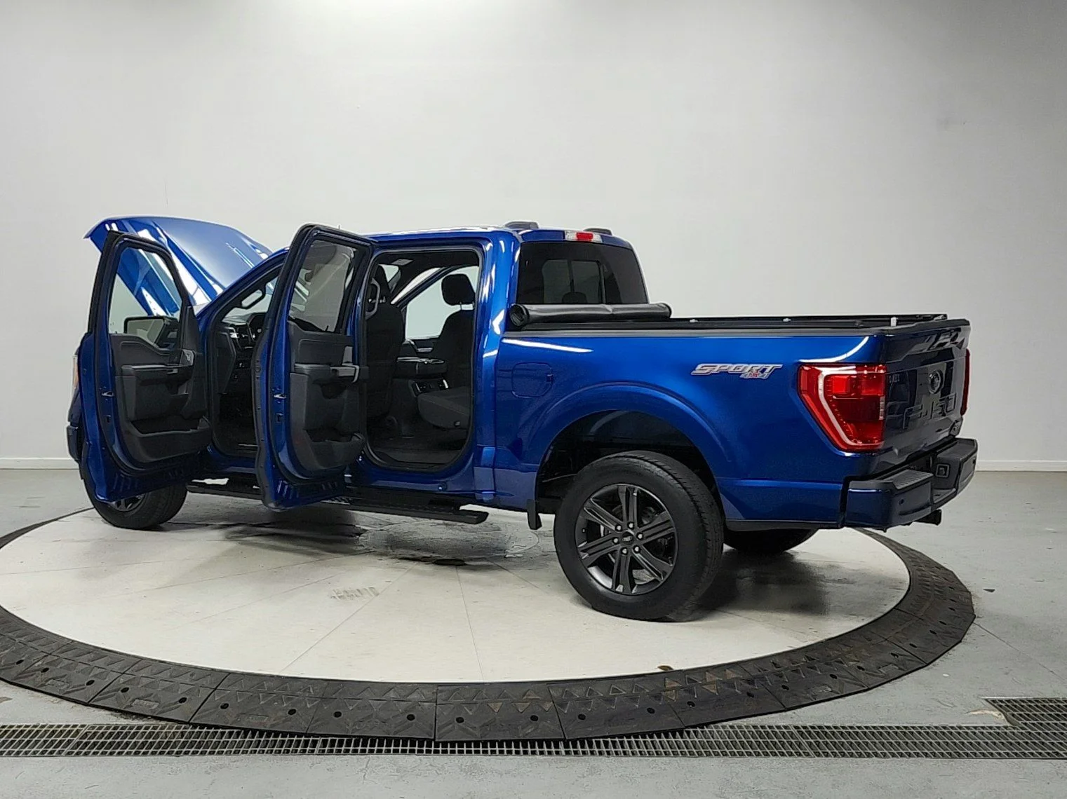 Used 2023 Blue Ford XLT image 13