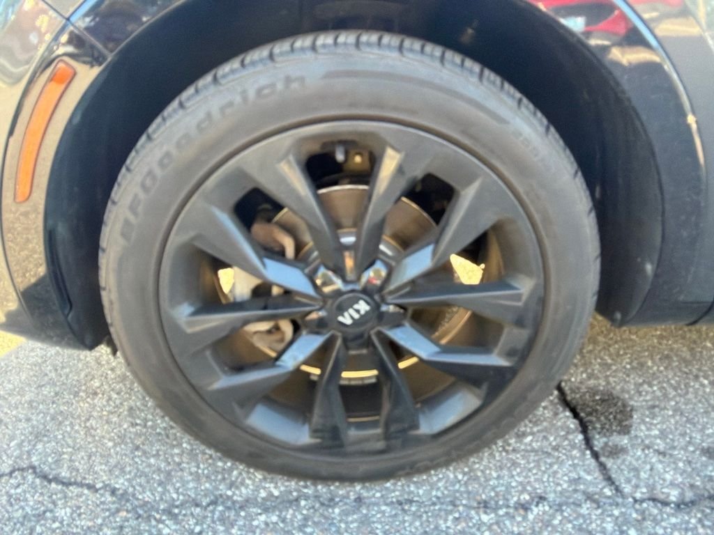 Used 2021 Gravity Gray Kia SX-Prestige image 25